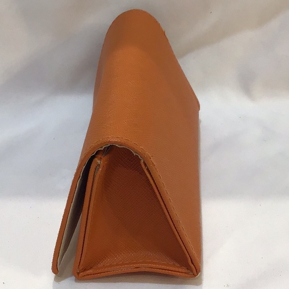 Tory Burch sunglasses case - Picture 2 of 5